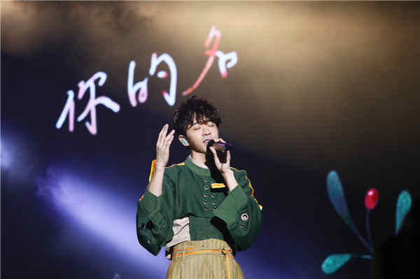 光良2019深圳站演唱会上演“终极回忆杀” 小王子造型“毫无